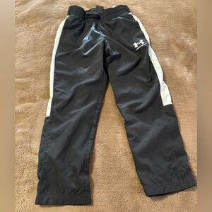 Under Armour black/white joggers boys YS